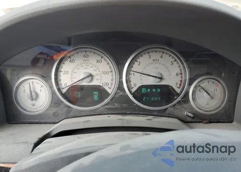 2010 Chrysler Town & Country Limited z USA, uszkodzony, nr VIN 2A4RR7DX7AR495196